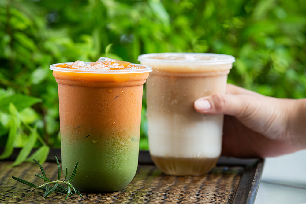 iced-thai-tea-mixed-with-green-tea-wooden-surface-2.jpg