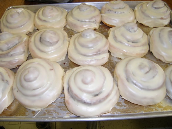 frosted-cinnamon-buns-1325583.jpg
